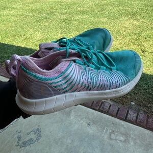 Girls size 13 Under Armour shoes. Clean and cared for.